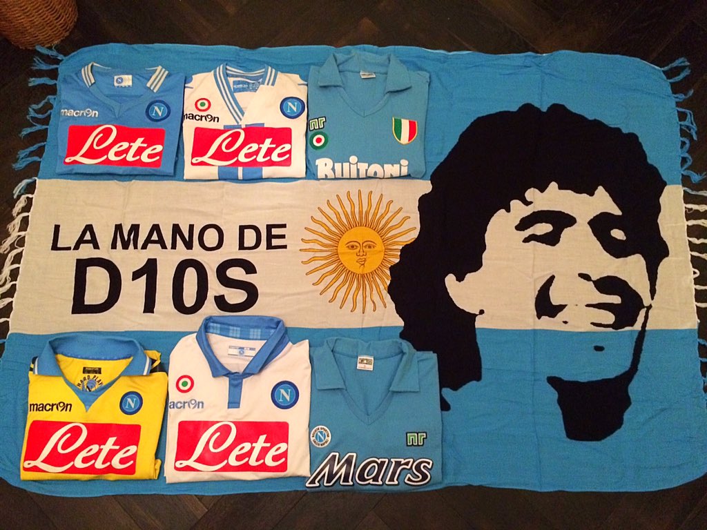 Maillots de Naples et Maradona